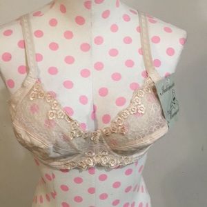 Intimate Moments Cream Color Bra NEW Sz 36C Beautiful Lace Cups comfy underwire
